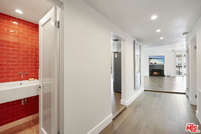 Photo - 723 Westmount Dr Unit 206