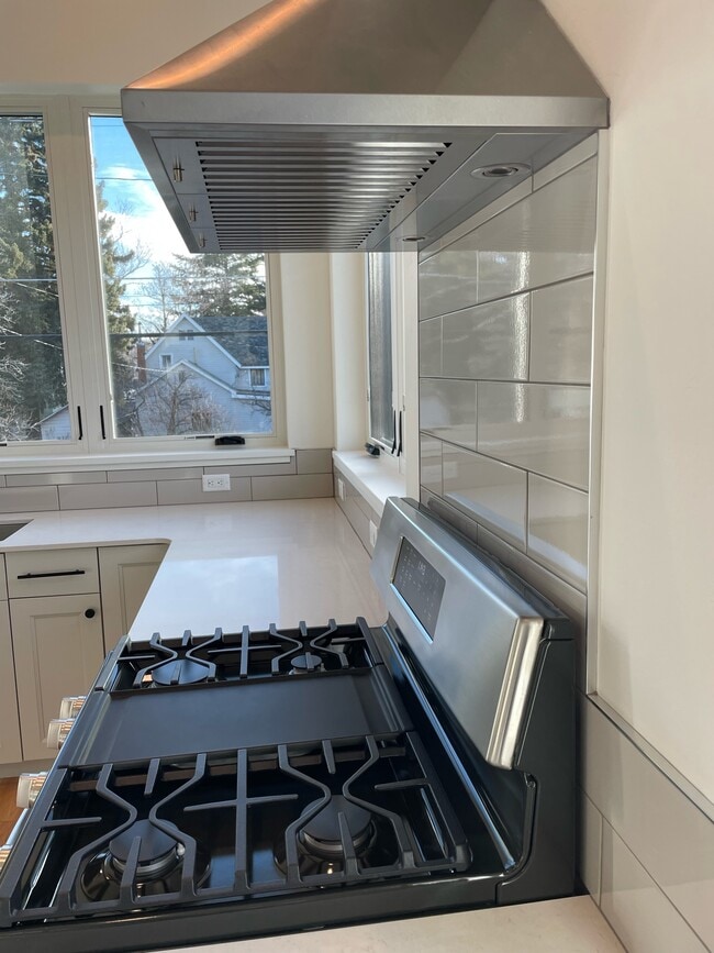 Photo - 220 S Willson Ave