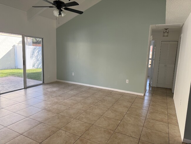 Photo - 467 Willow Tree Dr