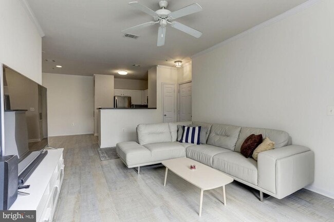 Photo - 5105 Travis Edward Way Unidad E