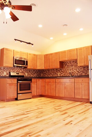 Building Photo - 108 N Winooski Ave Unit APT G