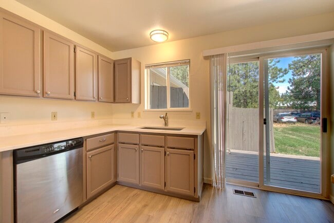 Photo - 202 W 19th Ave