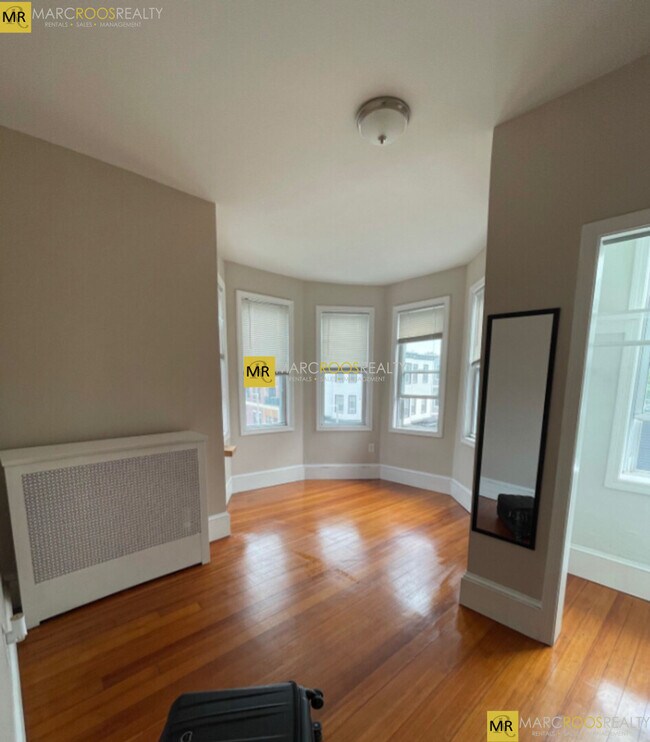 Photo - 264 Maverick St Unit 3