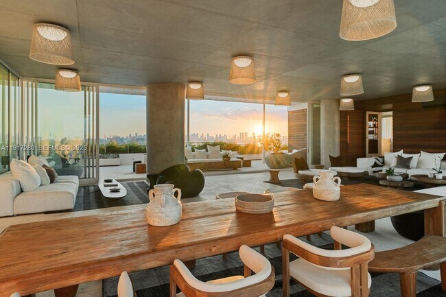 Building Photo - 4701 Meridian Ave Unit UPH21