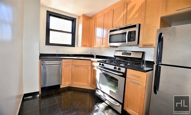 Building Photo - EAST 49 STREET Unit 5F