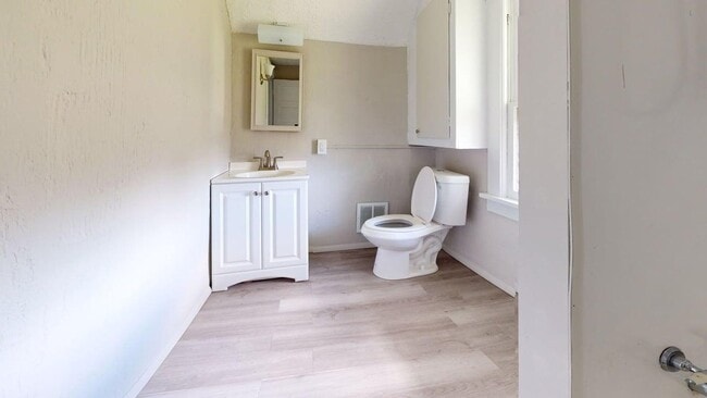 Photo - Beautiful 3 Bedroom 2 bathroom - Single Family Home