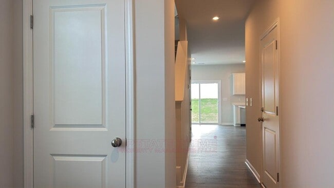 Photo - 165 Randwick Ln