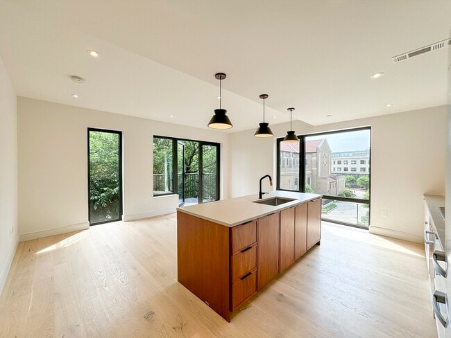 Building Photo - 1 Nevins Hl Wy Unit 408