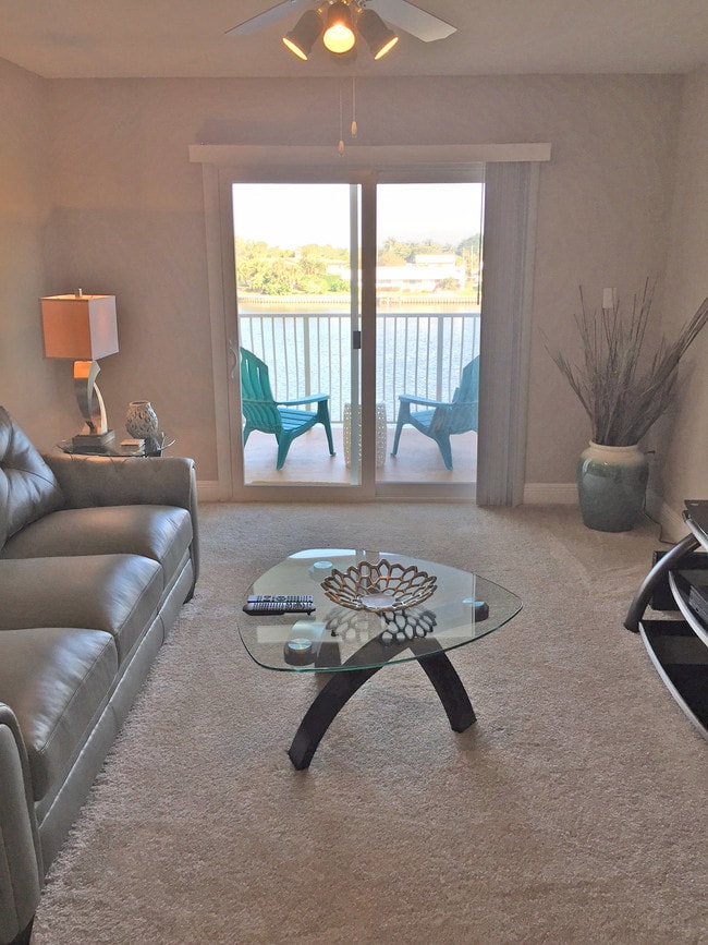 Snell Isle Luxury Waterfront Apartment Homes Saint Petersburg, FL