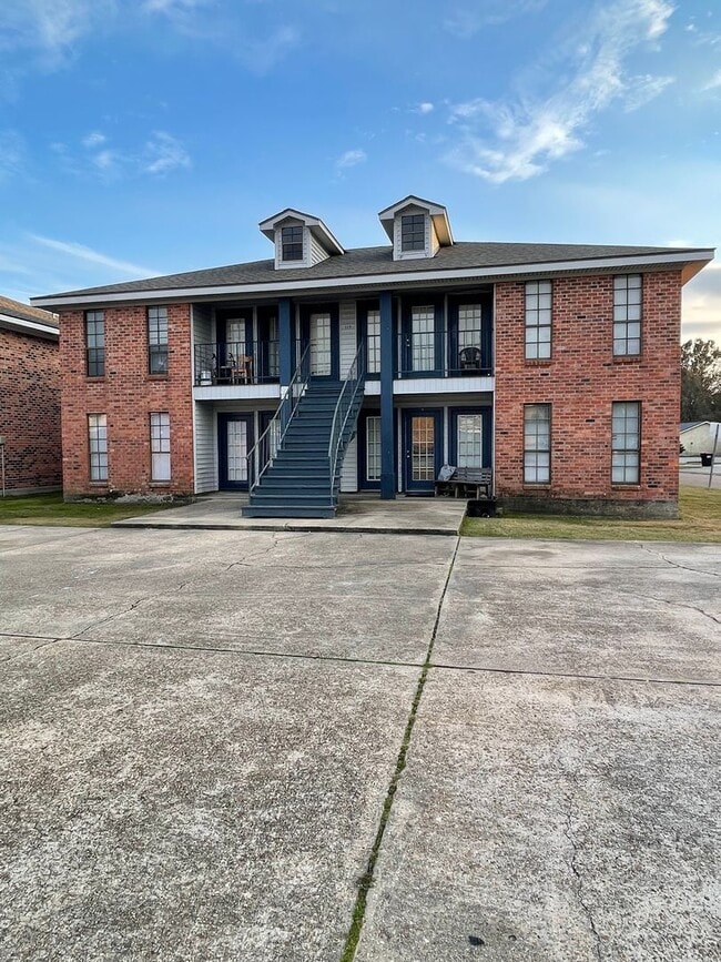 Building Photo - 113 Cantal Dr Unit A