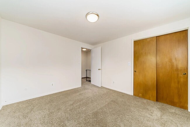 Photo - 889 N Meadows Ct