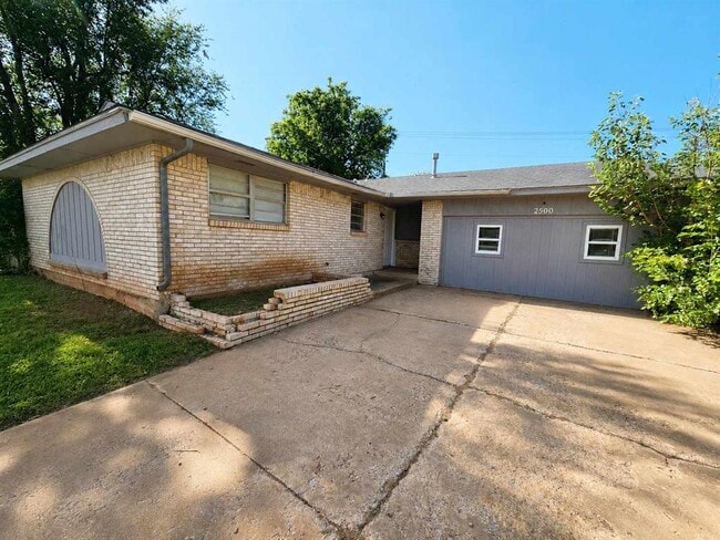 Building Photo - 2500 SE 51st St