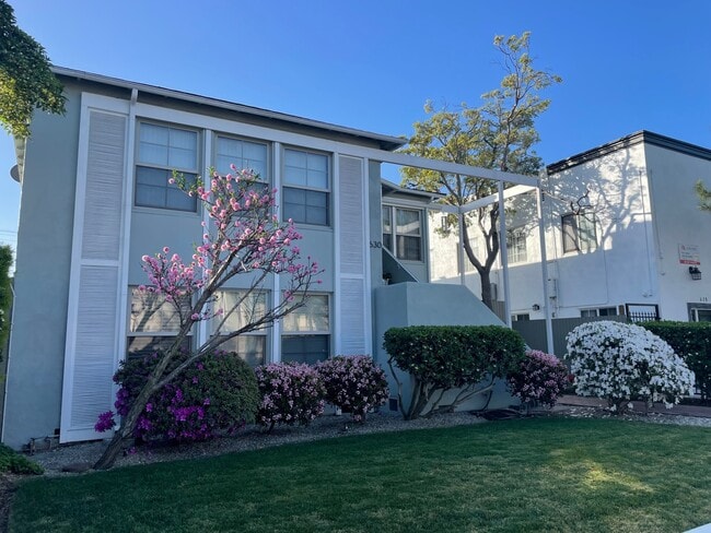 Well maintained, secure property - 630 E San Antonio Dr Unit #5