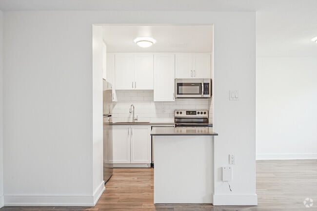 2BR, 1BA - Kitchen - 1330 Danforth Road