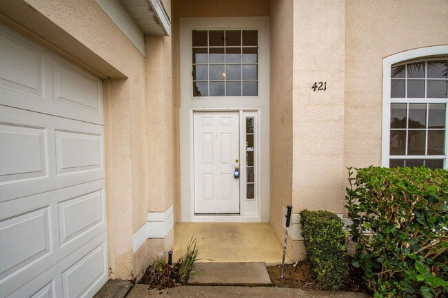 Photo - 421 Lockbreeze Dr