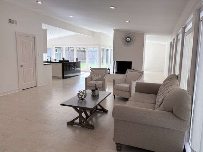 Photo - 4711 Imogene St