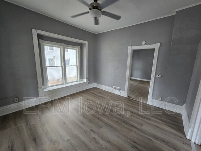 Photo - 714 W 1st St