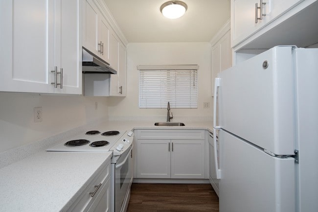 Photo - Beautiful & Spacious Top Floor Unit in Nor... Unidad F