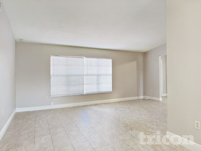 Photo - 488 Northview St