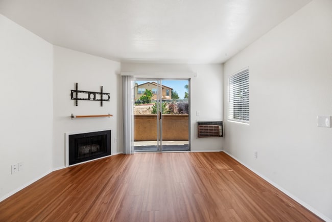 Photo - 215 Woodland Pkwy Condo