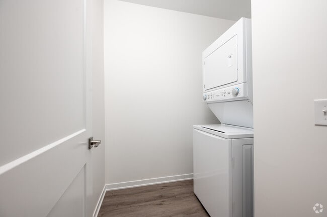 2BR, 2BA - 1,343SF - Laundry