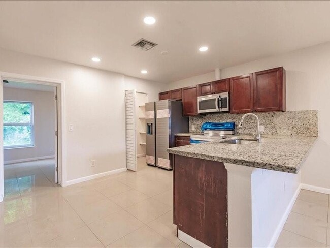 Photo - 5201 NW 17th Ct Unidad A