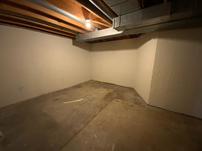 Building Photo - 4 Bedroom 3 Bath Condo