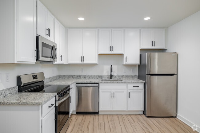 1BR, 1BA - 730SF - Kitchen - Canopy East Lake Apartments