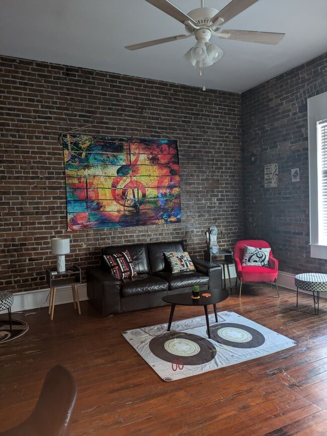 Photo - Cute Upstairs Down Town Apartment!