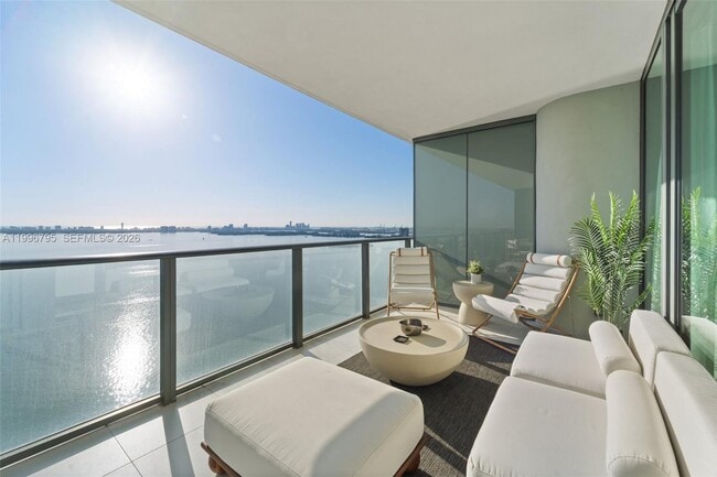 Photo - 3131 NE 7th Ave Unidad 3105