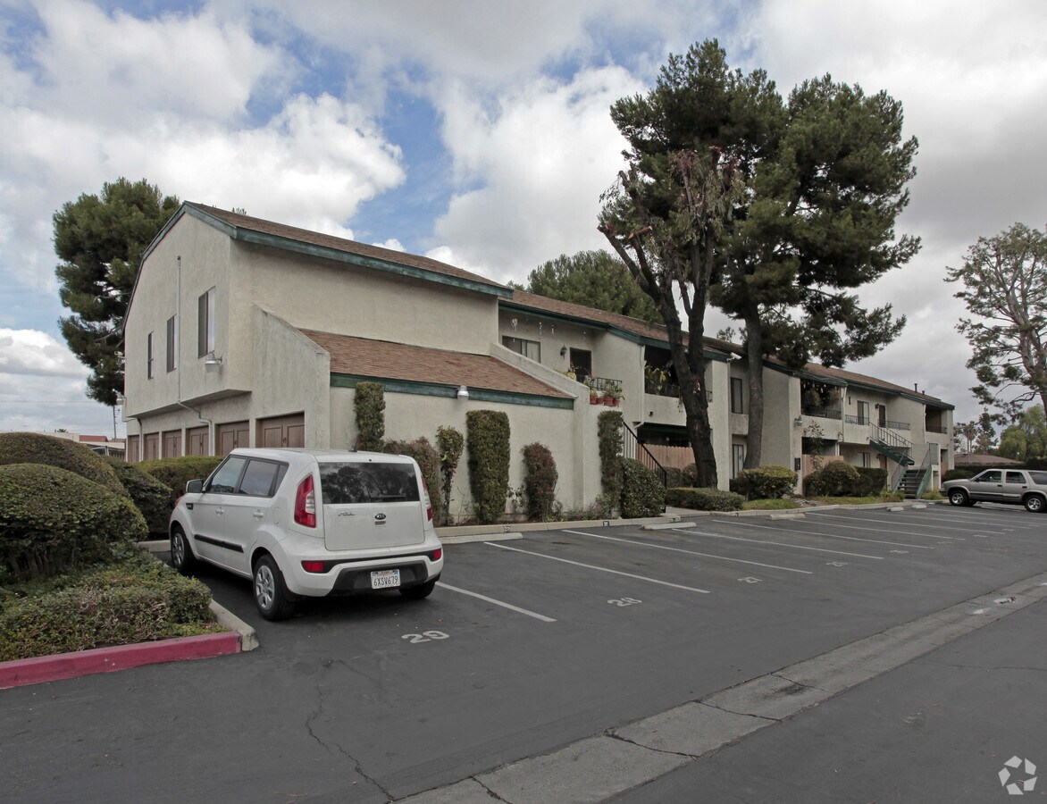 Pinewood Village - Pinewood Village Apartments