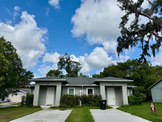 Building Photo - Gorgeous, Modern 2/2 Duplex in Orange City! Rental