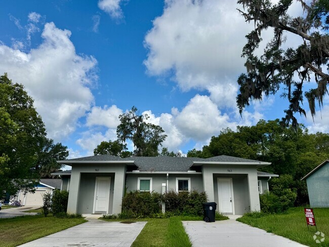 Building Photo - Gorgeous, Modern 2/2 Duplex in Orange City! Rental