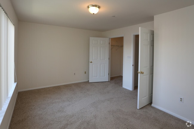 1 bed Master Bedroom - Burnt Oaks