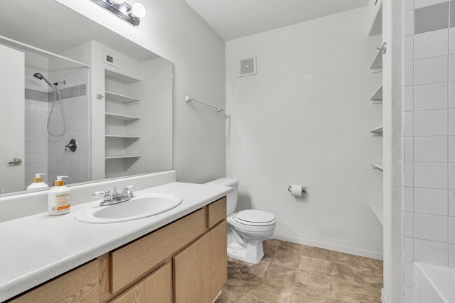 Photo - 2 Bedroom/2 Bathroom Condo in Quiet Gated ... Unit 1059