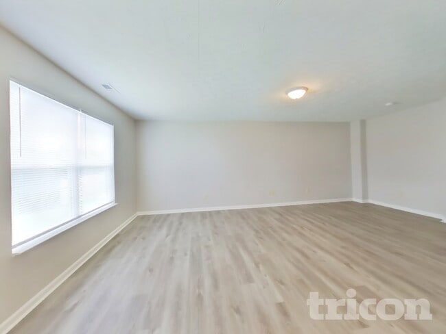 Photo - 949 Knox Dr