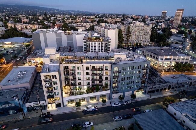 Axis Oakland