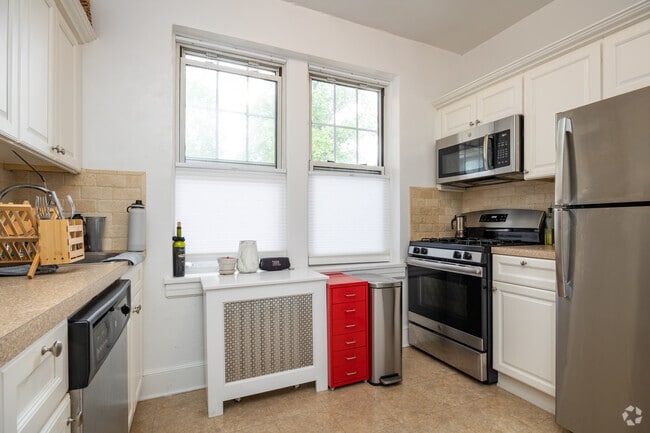 Kitchen - 3 Rm, 1 Bd, 1 Ba