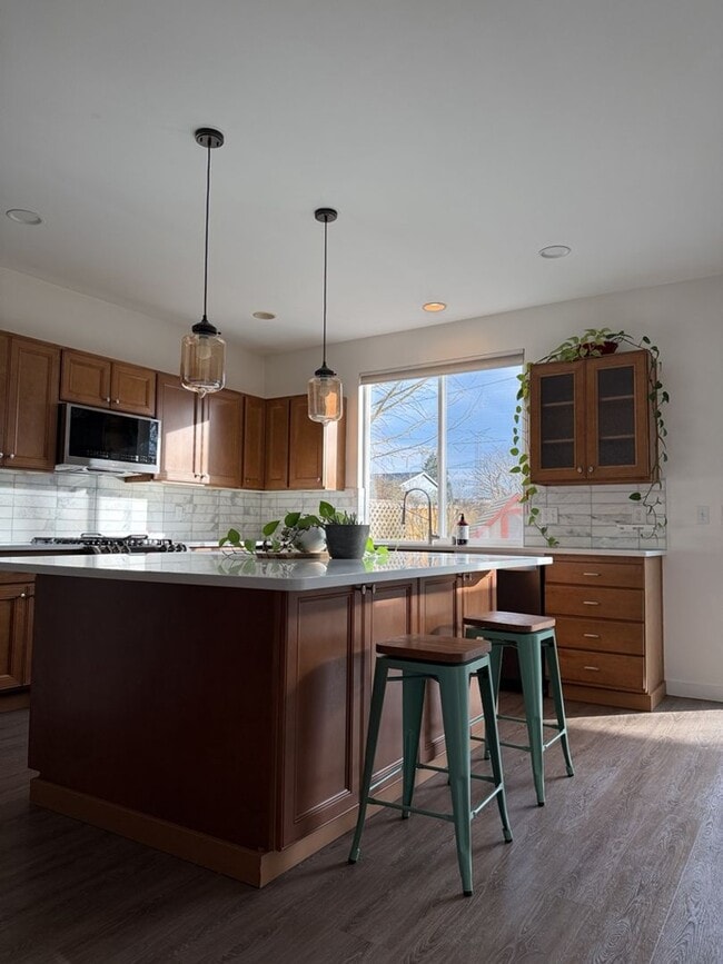 Photo - Spacious 3 Bed/2.5 Bath Federal Way Home.