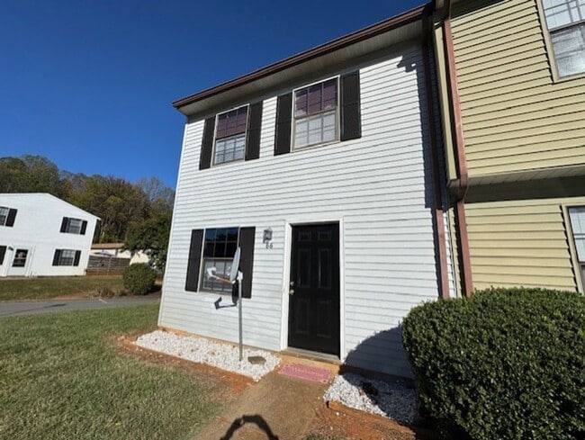 Building Photo - CountryPlace Townhomes off Lakeside Drive