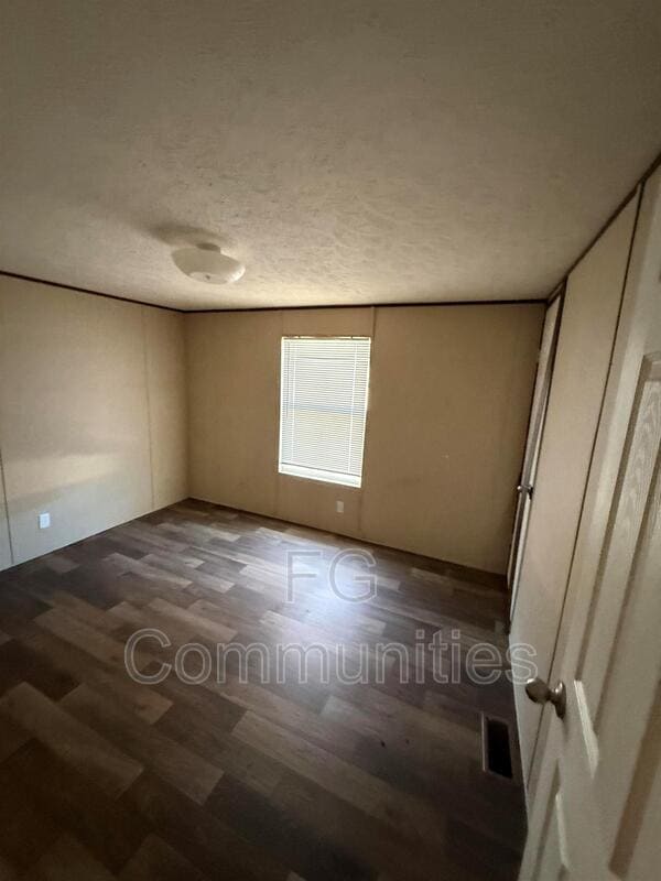 Photo - 3160 Dunn St
