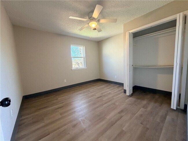 Photo - 501 David St Unidad B