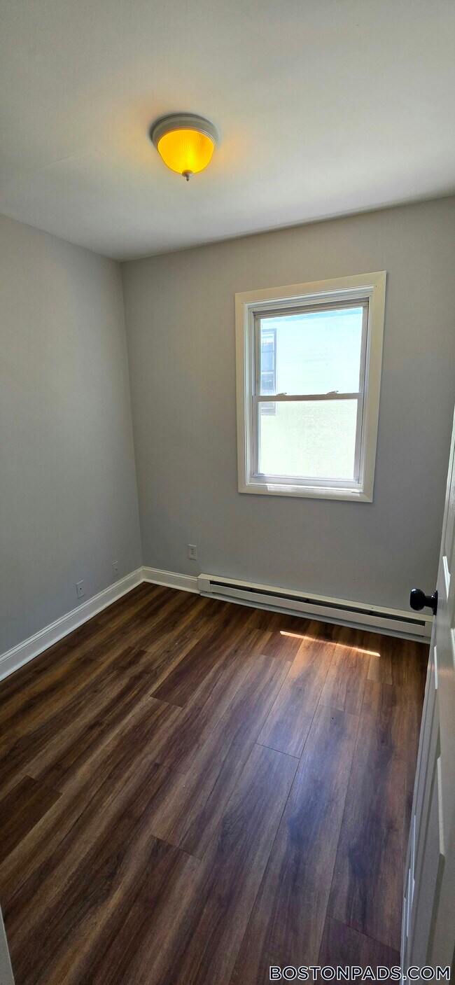 5 Sutton St Unit 3A