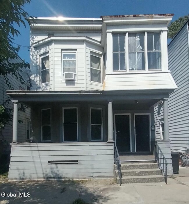 Building Photo - 335 3rd St Unit Apt. 1