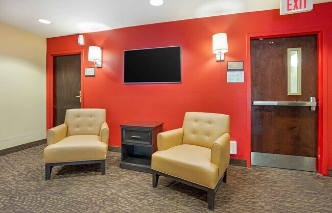 Furnished Studio-Richmond - Hilltop Mall
