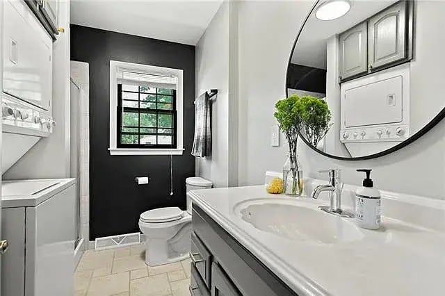 Photo - 319 E 100th Ter