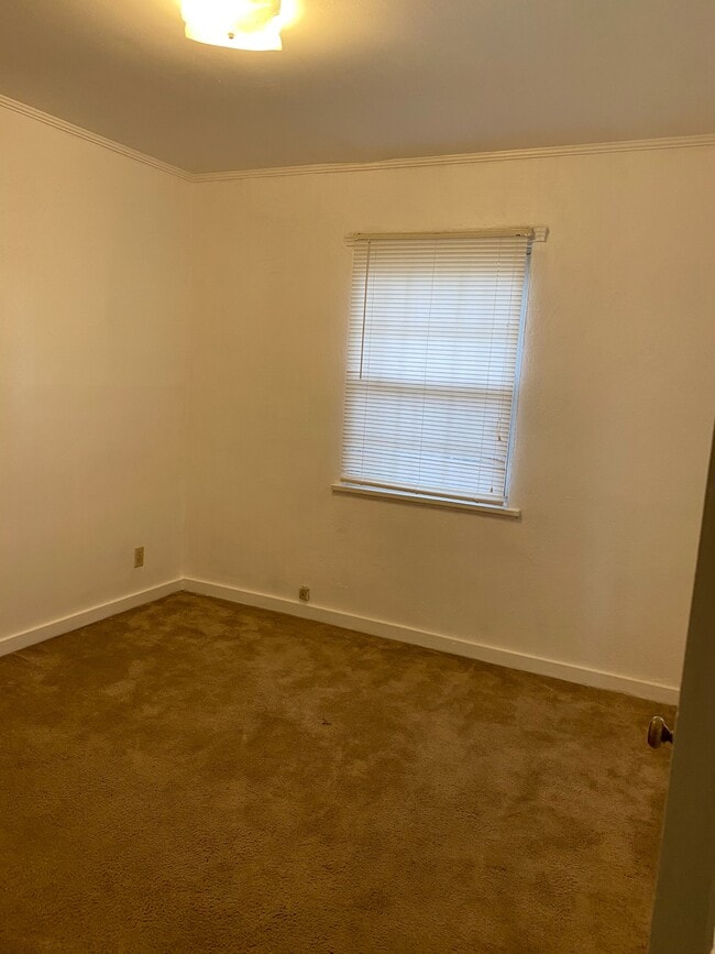 Photo - 103 E Mills St