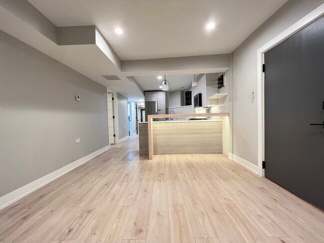 Photo - 1401 N Wicker Park Ave Apartments Unit #G