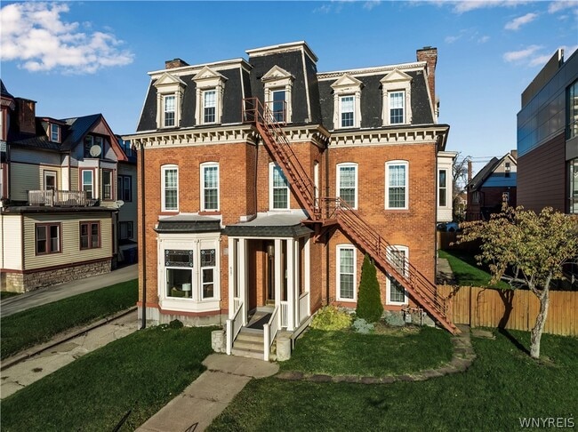 Building Photo - 617 Niagara St