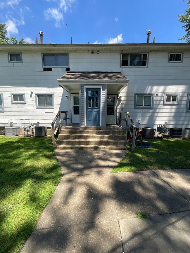 Photo - Absolutely Adorable two bedroom is move in ready! Unidad 16 Pollux Circle E. -Apt 4